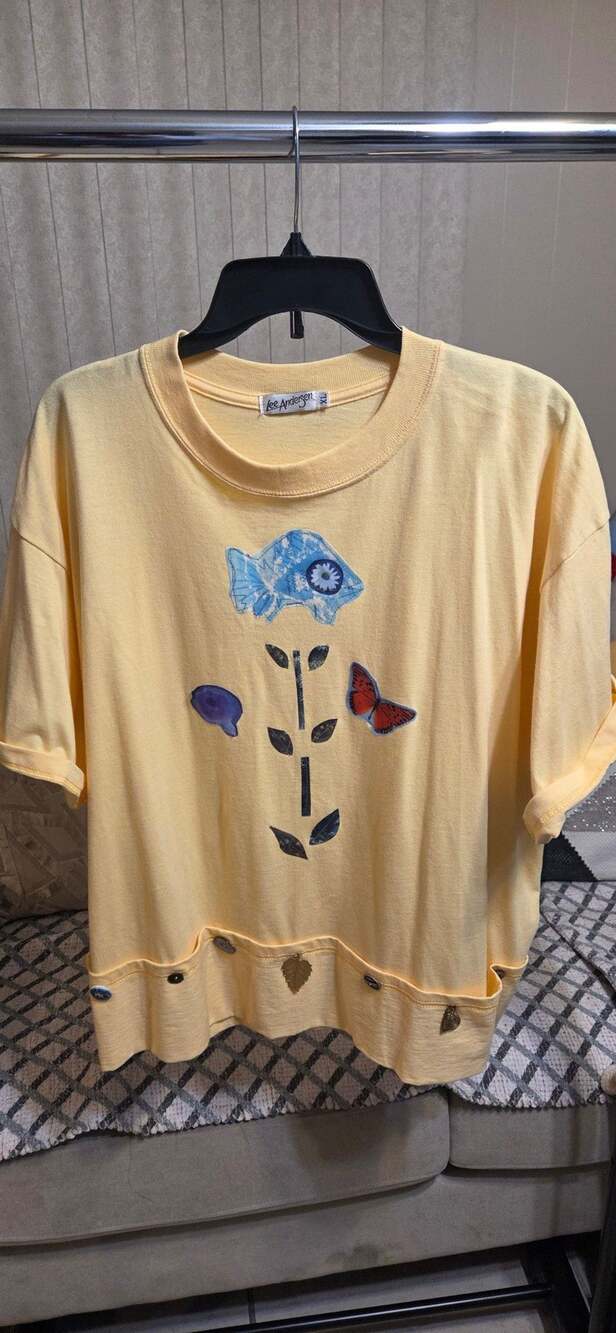 Lee Andersen T-Shirt Size XL Yellow Graphic Print Butterfly Fish
